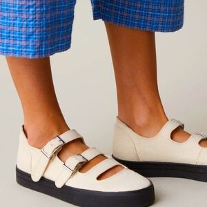 Caron Callahan Simona Sneakers in Cream / Canvas size 41